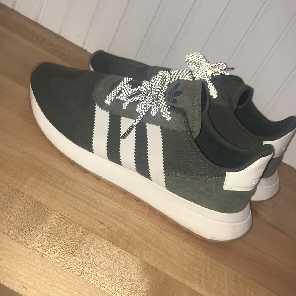 Barely used adidas flashback casual sneakers